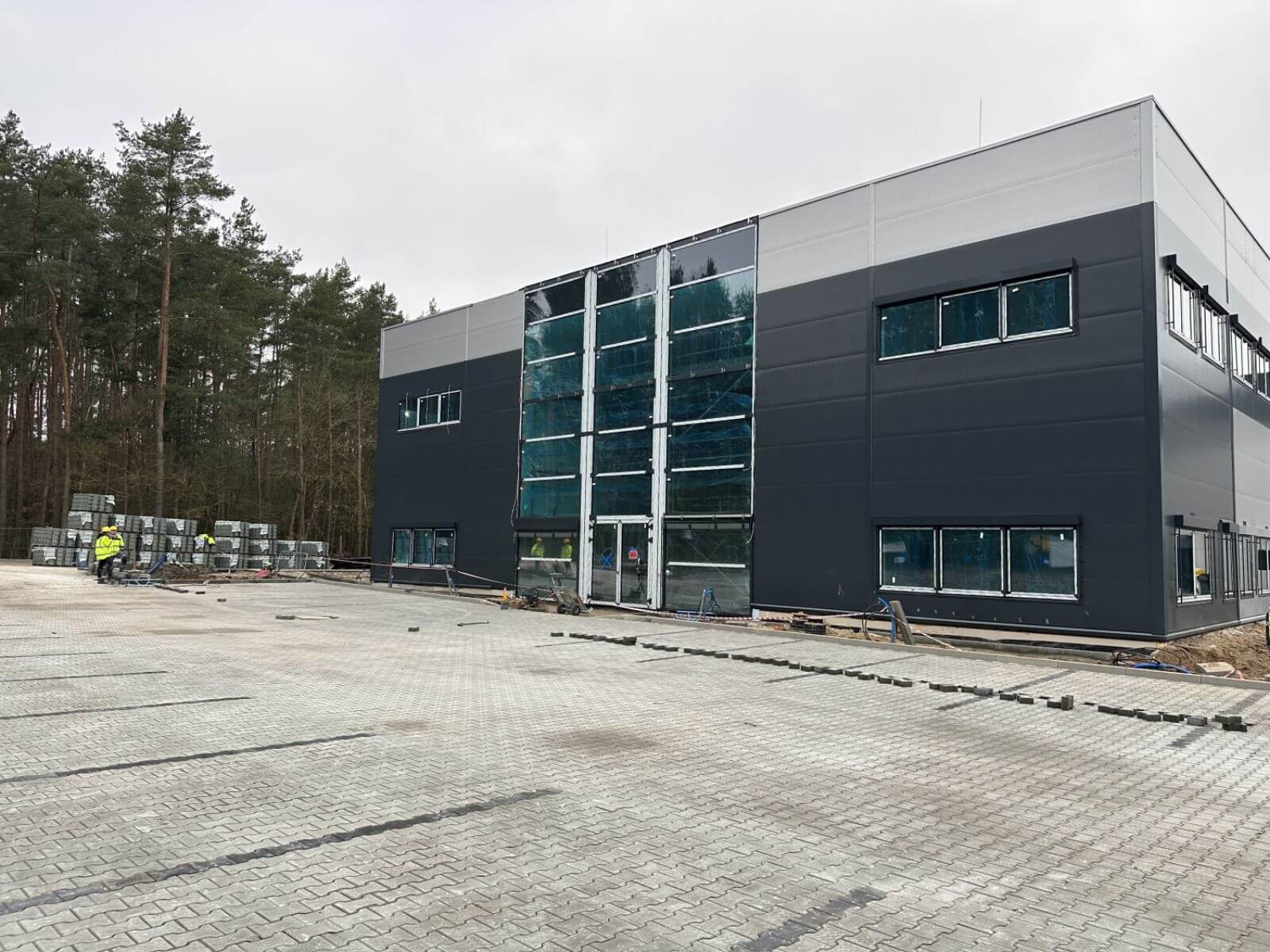 Producent ładowarek do aut buduje nowa fabrykę w Szczecinie